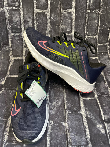 Size 7 Ladies Blue Nike Tennis Shoe