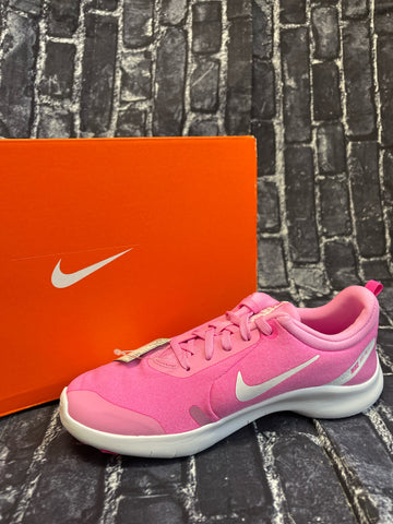 Size 7.5 Ladies Pink Nike Tennis Shoe