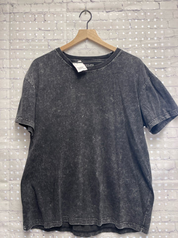 Size Medium Men's Gray Top