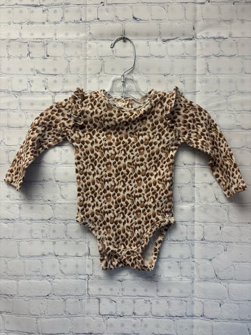 Size 12-18 Months Girl's Tan Animal Print Old Navy Onesie
