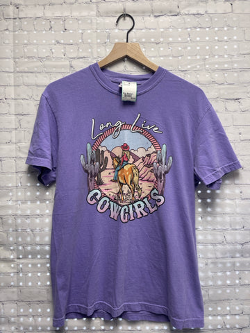 Size Medium Ladies Purple Comfort Colors Top