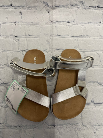 Size 6-7 Girl's silver Old Navy Sandal
