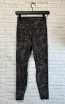 Size 6 Ladies Gray Print lulu lemon Workout Leggings