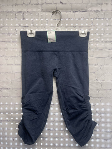 Size 8-10 Ladies Blue lulu lemon Workout Capri
