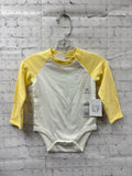 Size 3-6 months Unisex Yellow Baby Gap Onesie