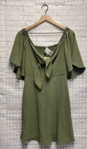 Size Medium Ladies Green Dress