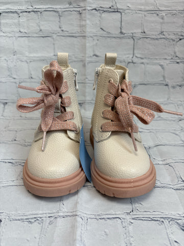 Size 5 Girl's White Cat & Jack Boot