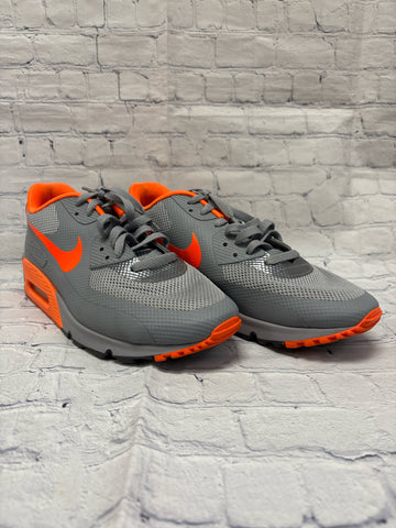 Size 10 Men's Gray Nike Tennis Shoe