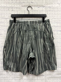 Size Large Men's Gray Print lulu lemon Shorts