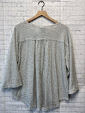 Size Medium Ladies Gray Print Very J Top