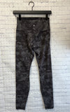 Size 6 Ladies Gray Print lulu lemon Workout Leggings