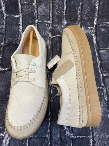 Size 8 Ladies Gray Clarks Shoe