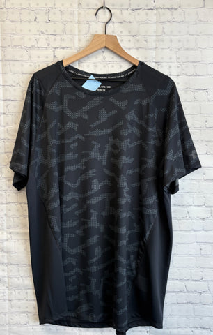Size 2X Men's Black Camoflage Under Armour Top