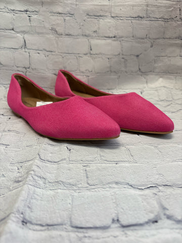 Size 9 Ladies Pink Maurices Shoe