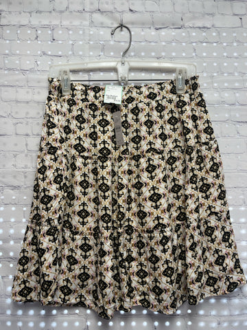 Size Medium Ladies White Print Loft Skirt