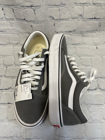 Size 8 Men's Gray Vans Tennis Shoe