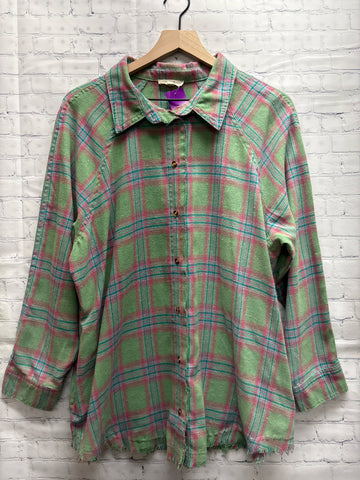 Size 1X Ladies Green Plaid EASEL Blouse