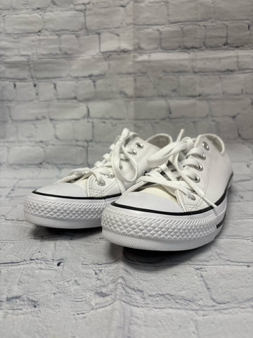 Size 6.5 Ladies White Leather Converse Tennis Shoe